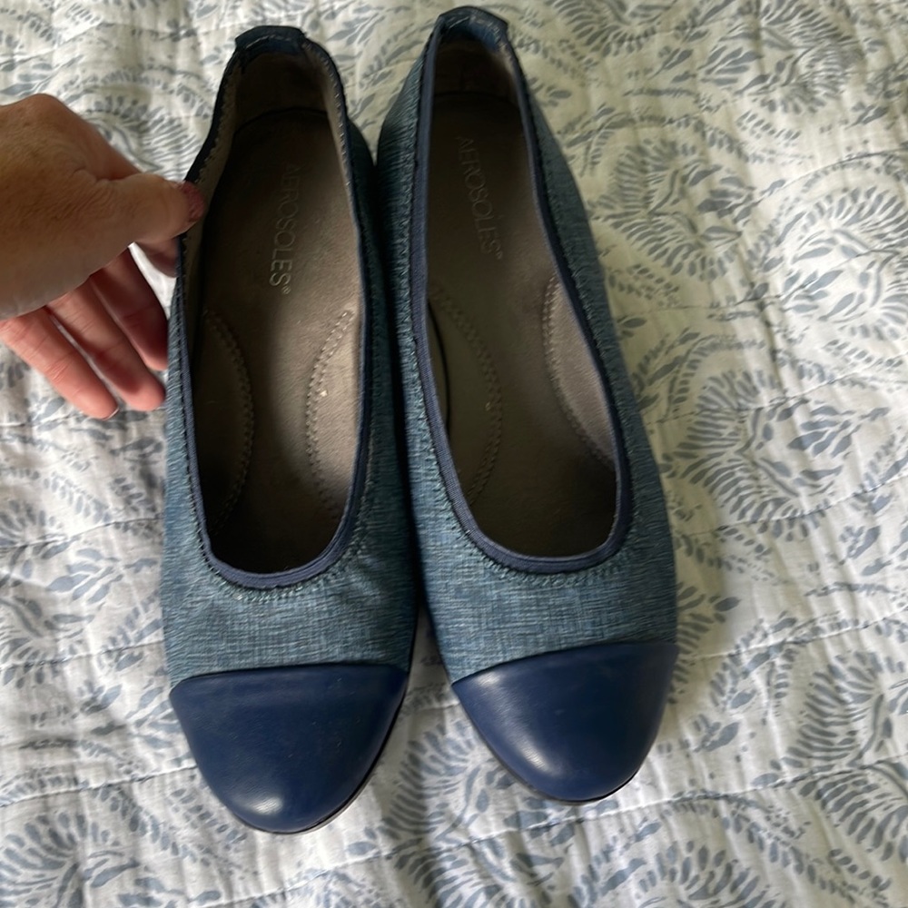 Aerosoles navy 2” wedge
